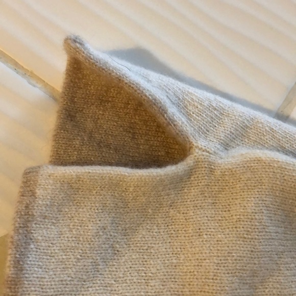 Ann Taylor cashmere gloves - Picture 6 of 6